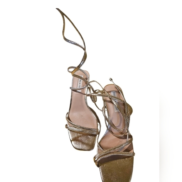 Chelsea and violet gold low heel gladiator style ankle wrap/strappy. 7.5 - Picture 2 of 5